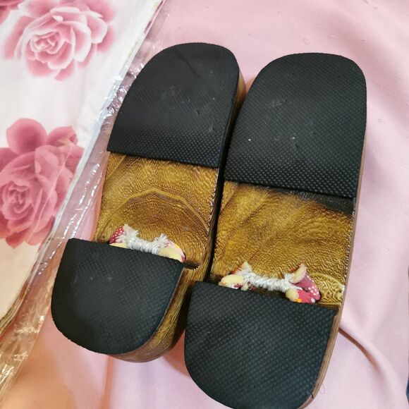 Rare Hello Kitty Rose Red Pink Kimono Yukata Geta Women Robe Japan Vintage Retro - Picture 9 of 15